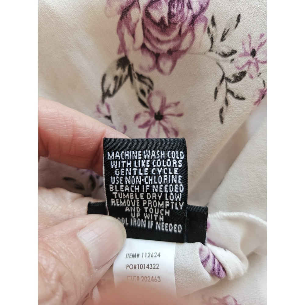 Torrid Sheer Floral Blouse Wrap Design Ruffled Flutter Sleeves V-Neck, Plus 5X - Picture 8 of 8